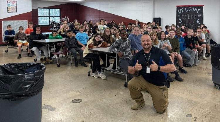 officer pannell and 5th grade dare students