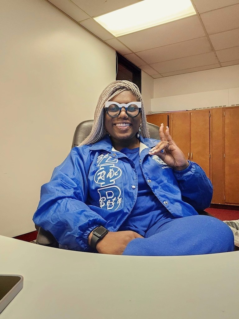 Ms. Elayashia Kendall