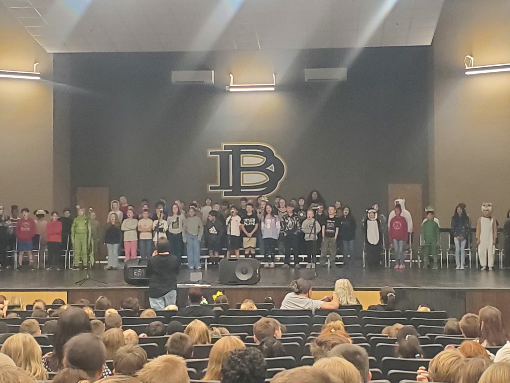 4th grade getting ready for today's show!