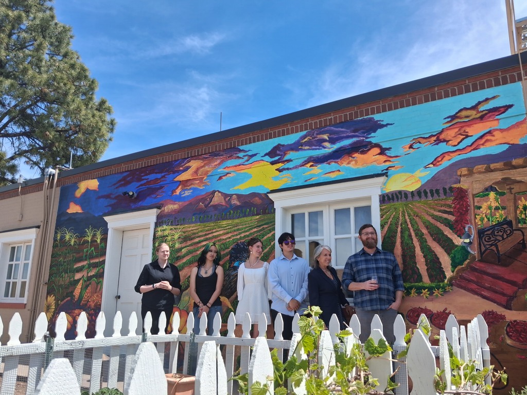 BHS students posing with the Governor