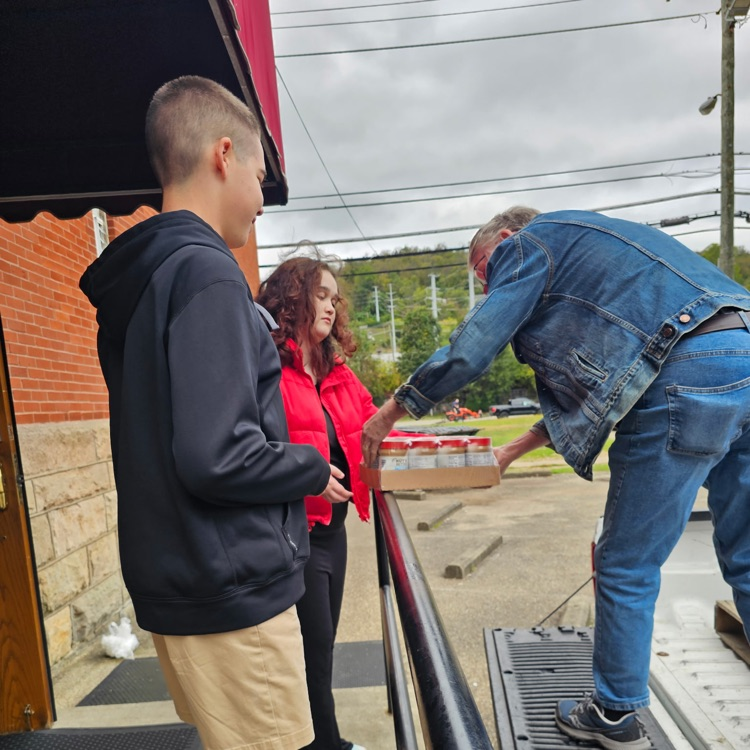 Jossualyn working