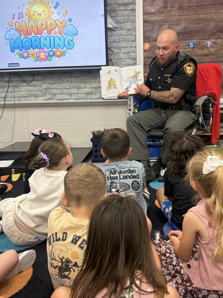 Reading to kindergarten 