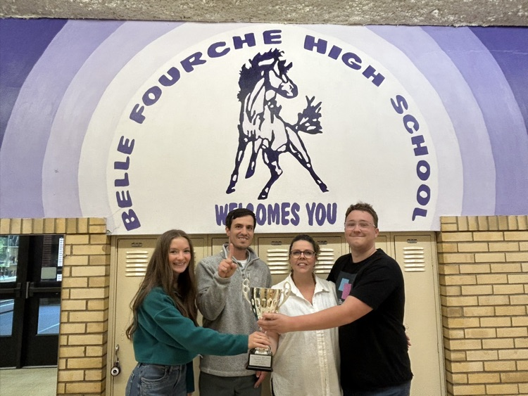 Student body president Lexi, Class of 2026 Advisors Webb and Kinard and class President Andy receive the coveted Traveling Trophy 🏆 for winning the float competition 