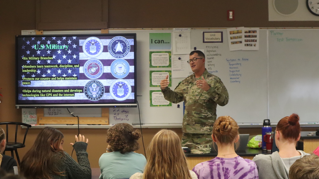 Vets visit 7th graders