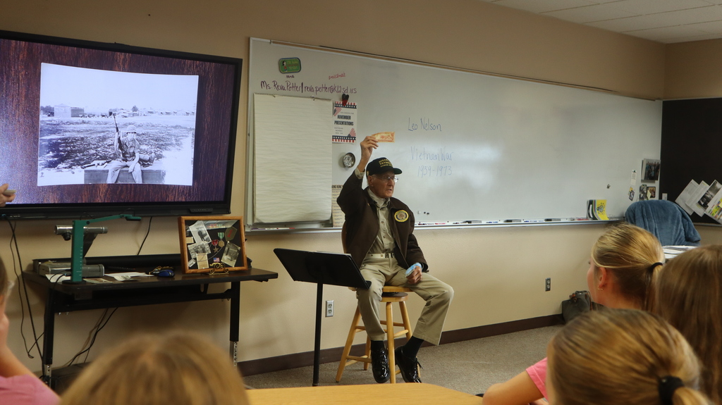 Nelson talks to 7th graders 