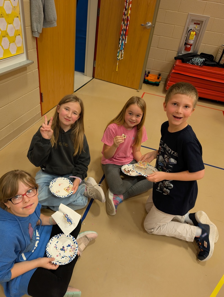 STudents eating food.