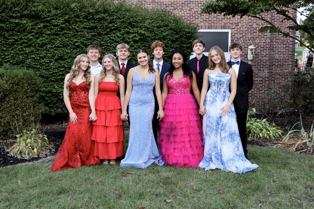 Homecoming seniors posing in a group.