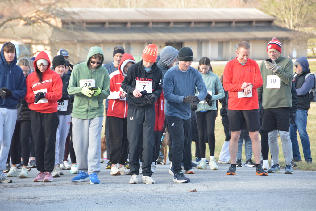 Runners preparing to start.