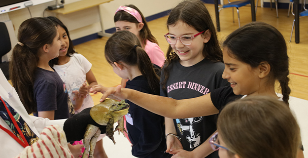 ‘Frog Man’ visits Winthrop Avenue for exciting science lesson