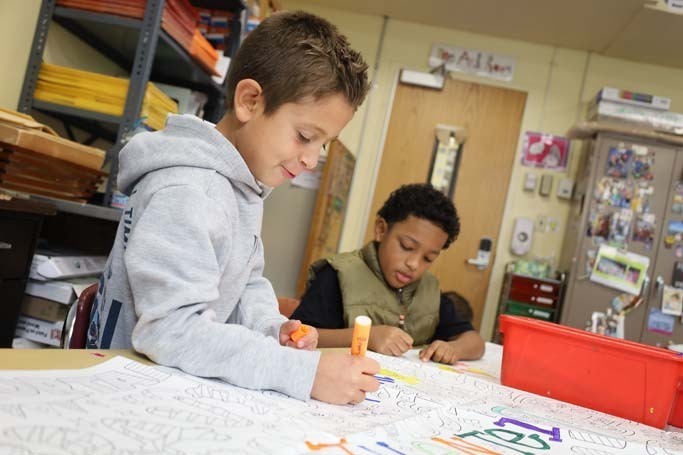 Students drawing.