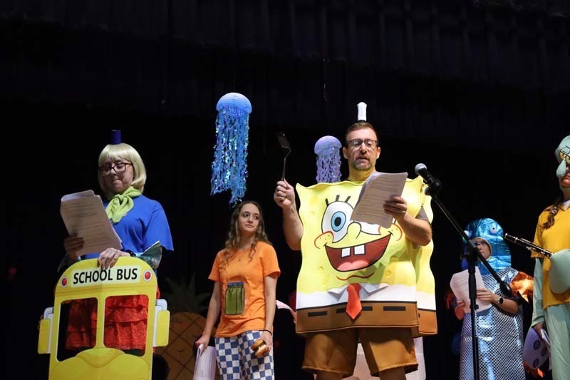 4)	Physical education teacher Elia DeBlasio took on the lead as SpongeBob.
