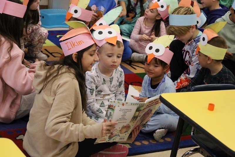 Bellmore’s Shore Road Shining Stars Leaders helped their younger peers on Nov. 26, as fifth graders visited the Reinhard Early Childhood Center for a Thanksgiving activity.