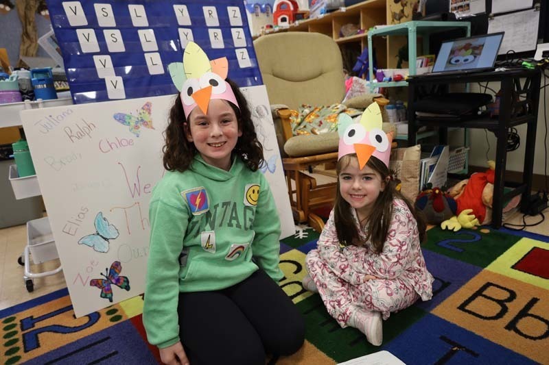Bellmore’s Shore Road Shining Stars Leaders helped their younger peers on Nov. 26, as fifth graders visited the Reinhard Early Childhood Center for a Thanksgiving activity.