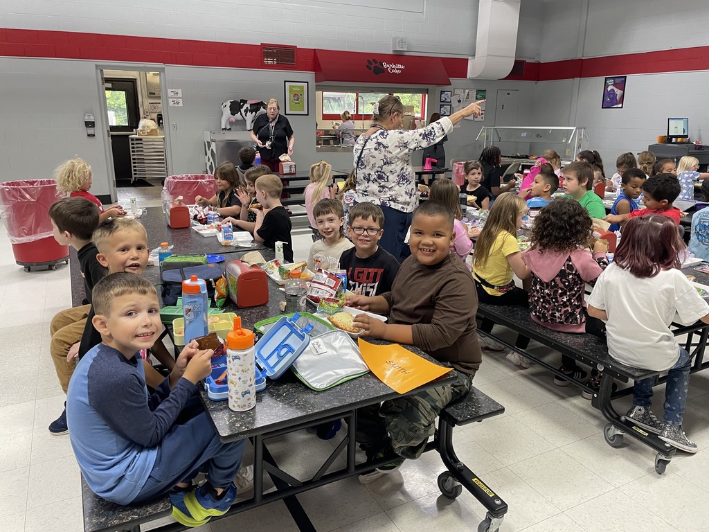Students eating lunch