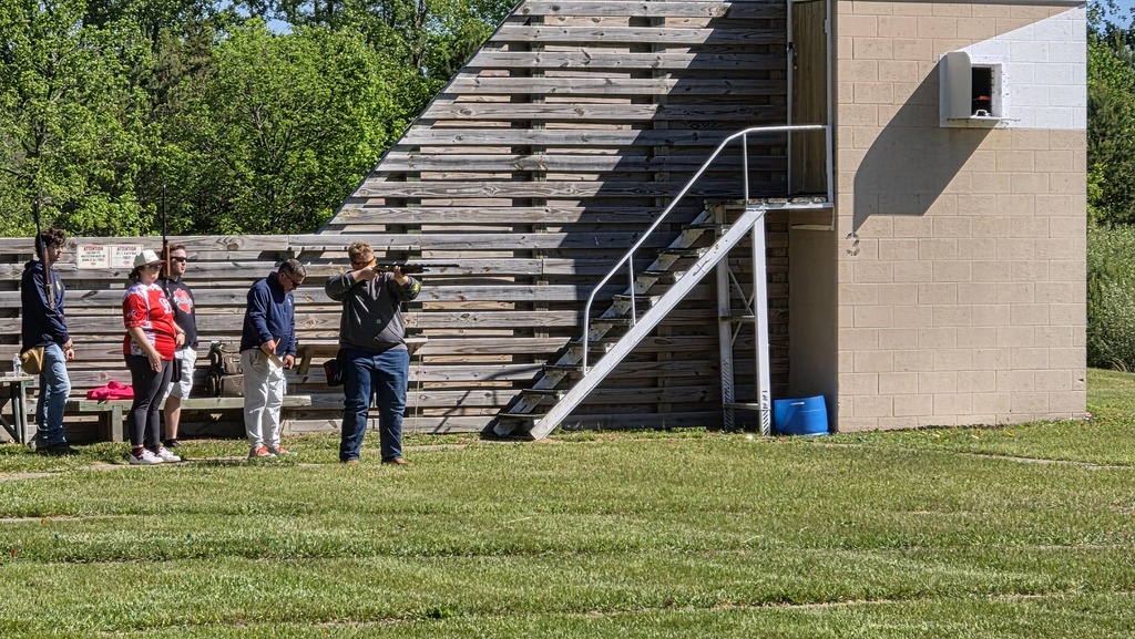 Skeet shooter