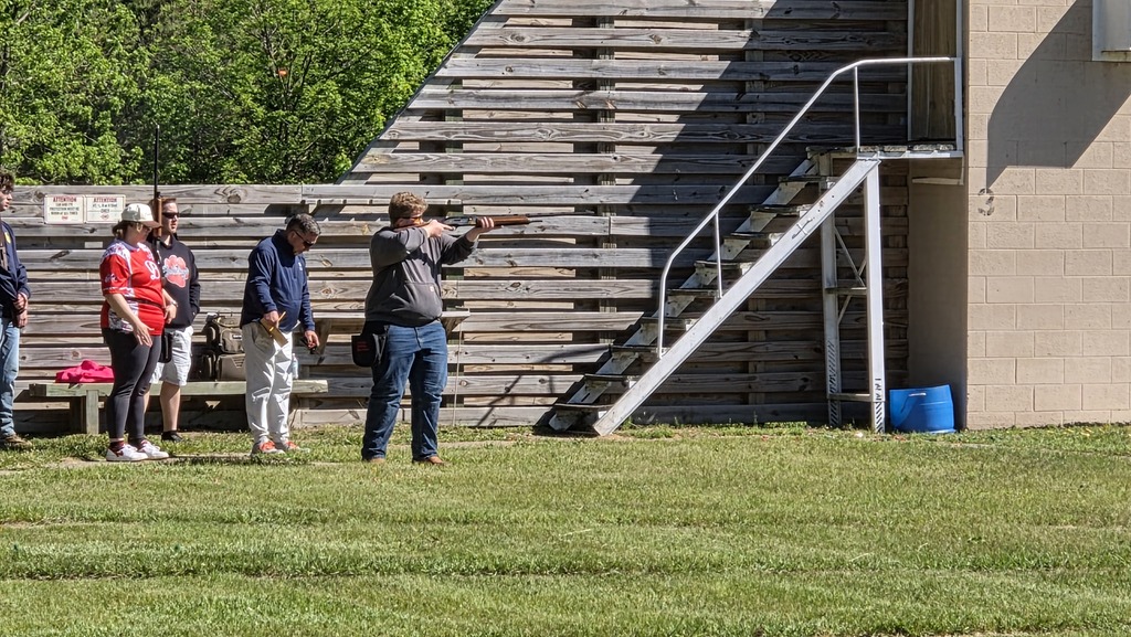 Skeet shooter