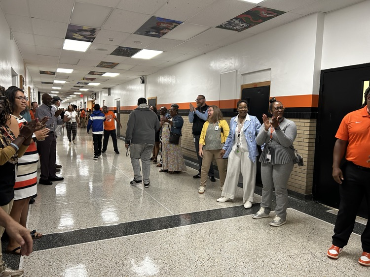 students arriving to BHHS