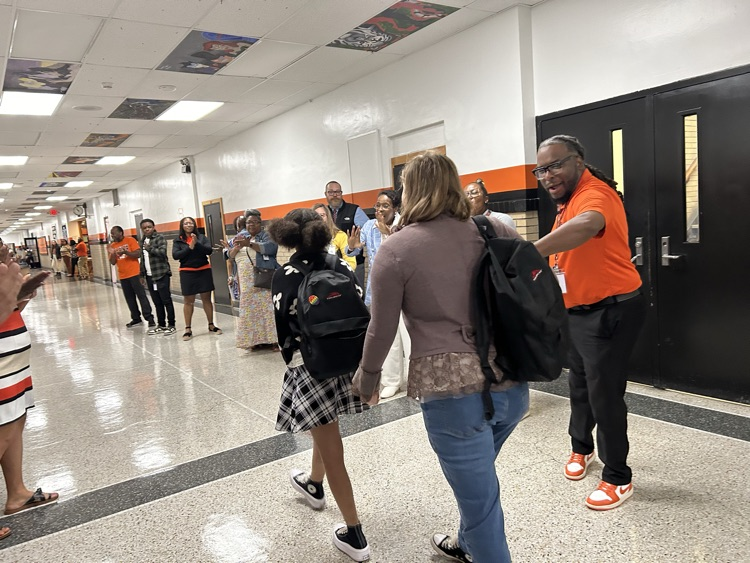 students arriving to BHHS