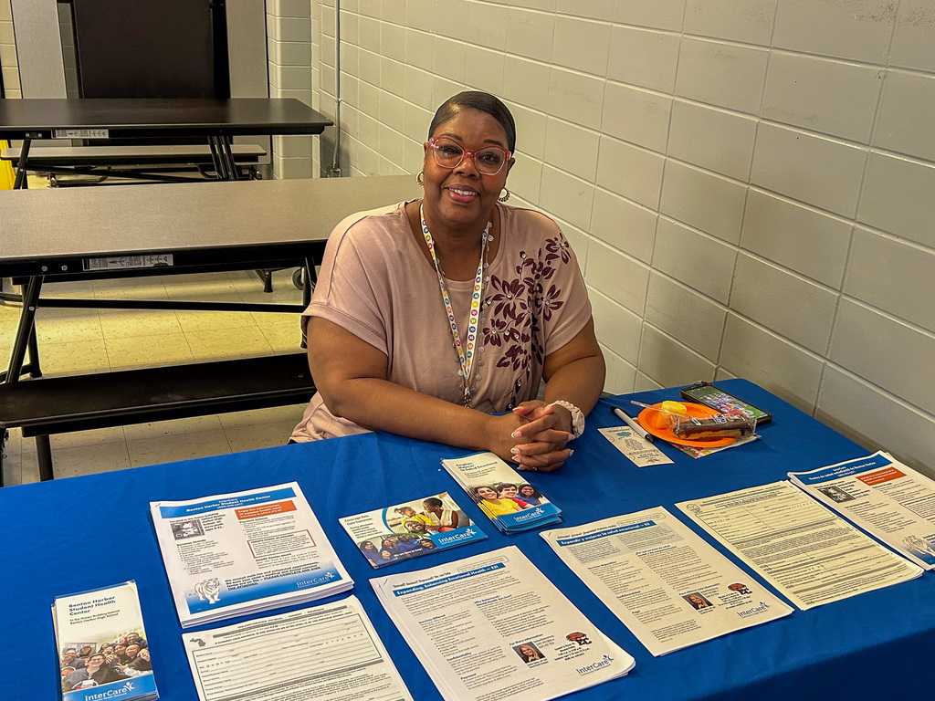 Woman smiling at Intercare resource table 