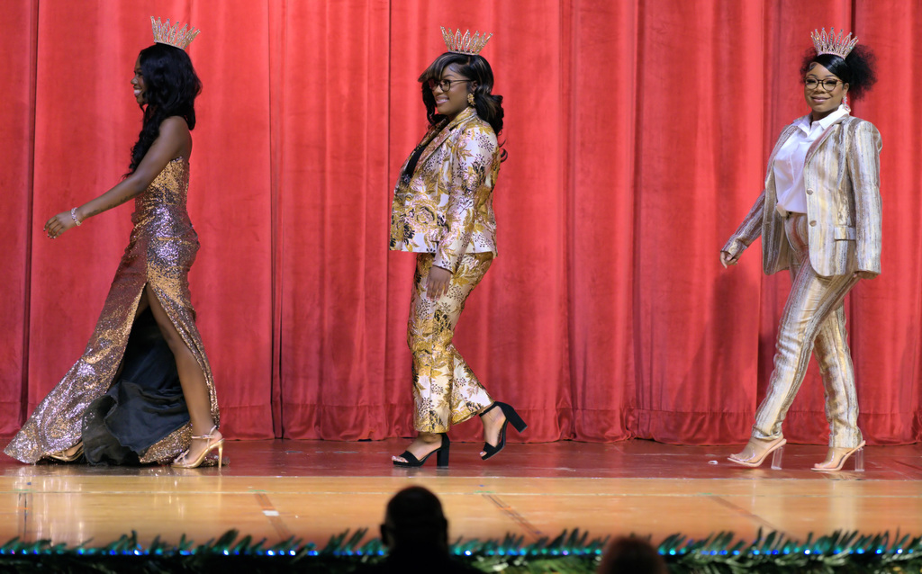 Former Miss Benton Harbors walking on stage