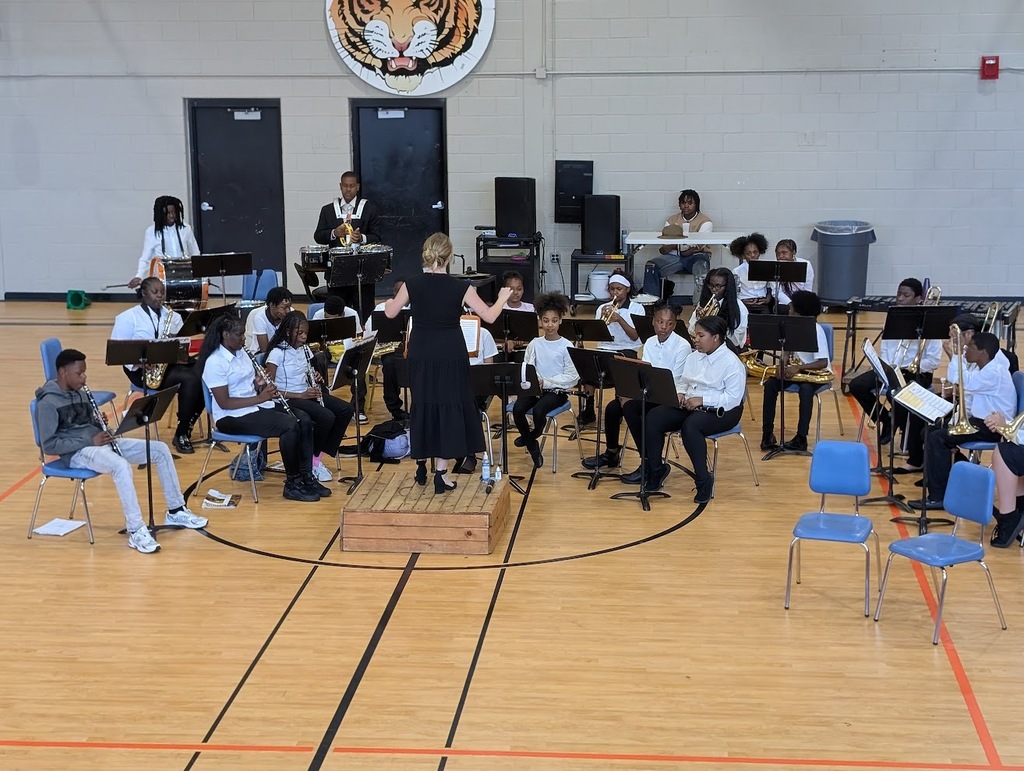 Fair Plain Middle School Band had their spring concert where students played their instuments that included clarinets, trumpets, saxophones, percussion, and trombone. Led by band director Ms. Ledezma.