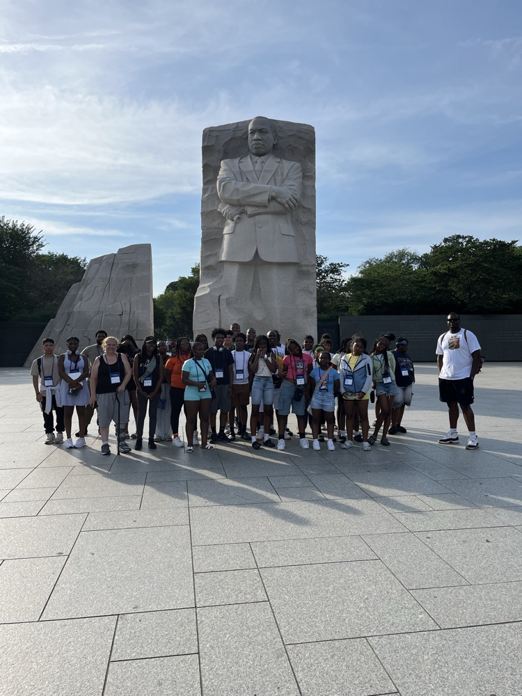 students and staff at the MLKJ national monument  