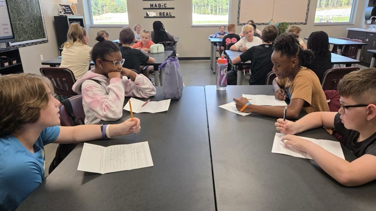 MVMS students working