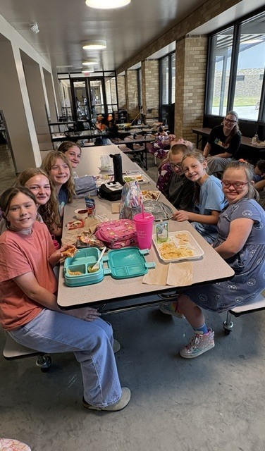 Mrs. Green's students eating lunch with friends