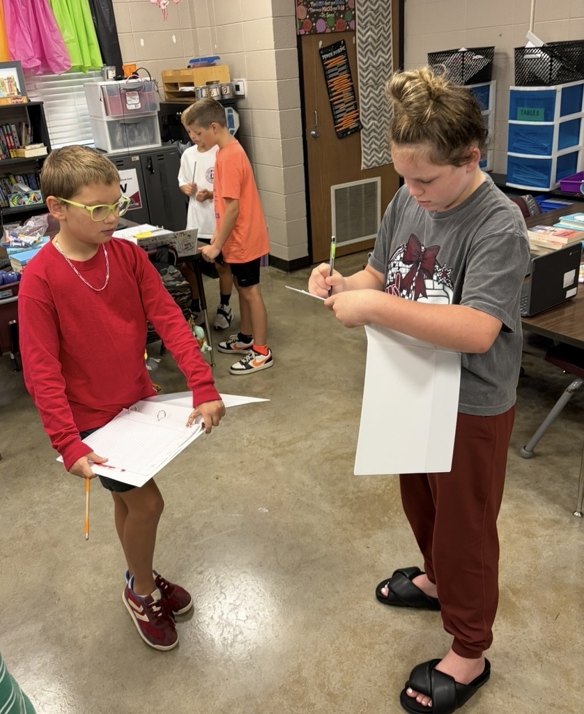 Two students are discussing with one another
