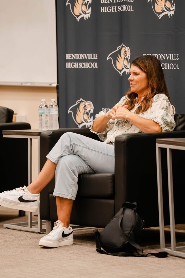 Soccer Legend Mia Hamm with the Bentonville High Ladies' Soccer Team