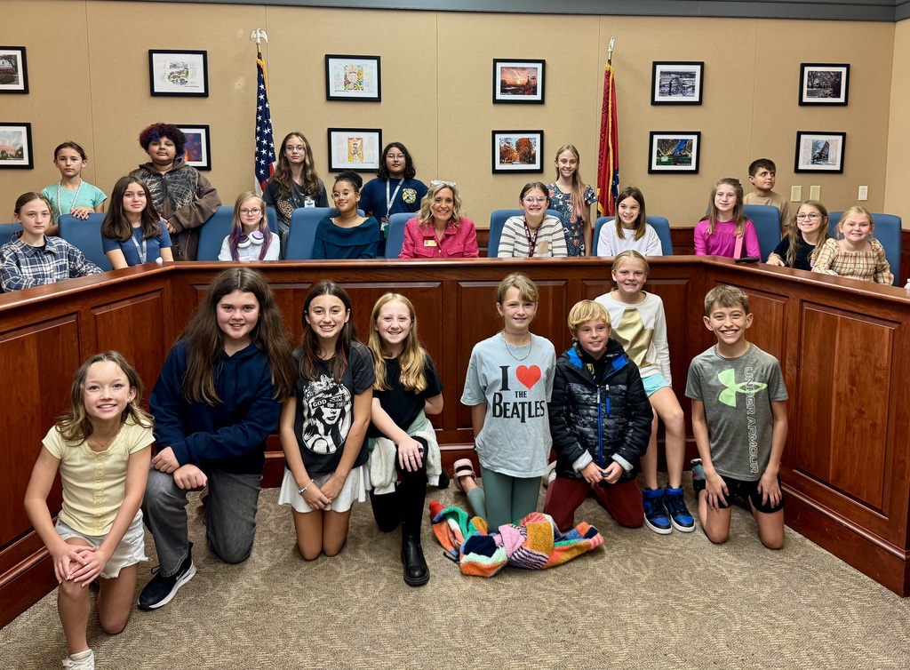 The Ladies and Gentlemen Club visited the Mayor of Bentonville!