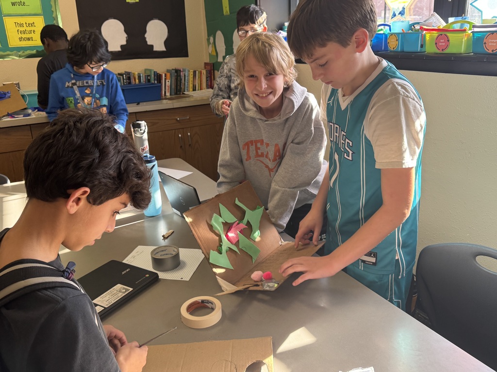 Entrepreneurs Club : Shark Tank for kids: making prototypes to pitch on our next club day.