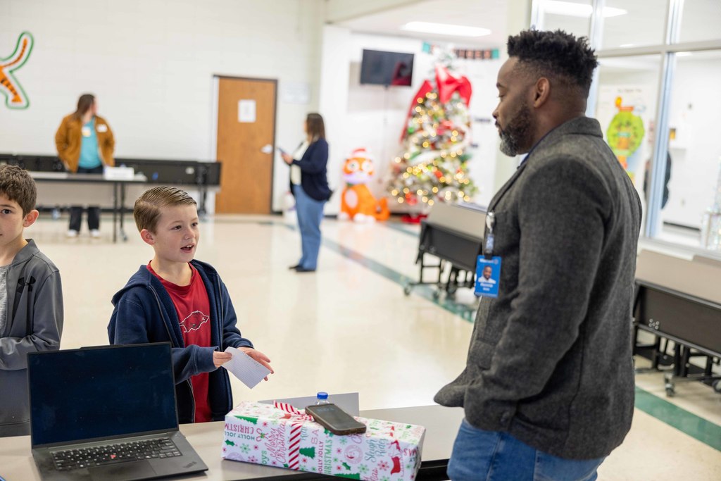 Walmart Associate Speaking to Thomas Jefferson Leadership Academy Students