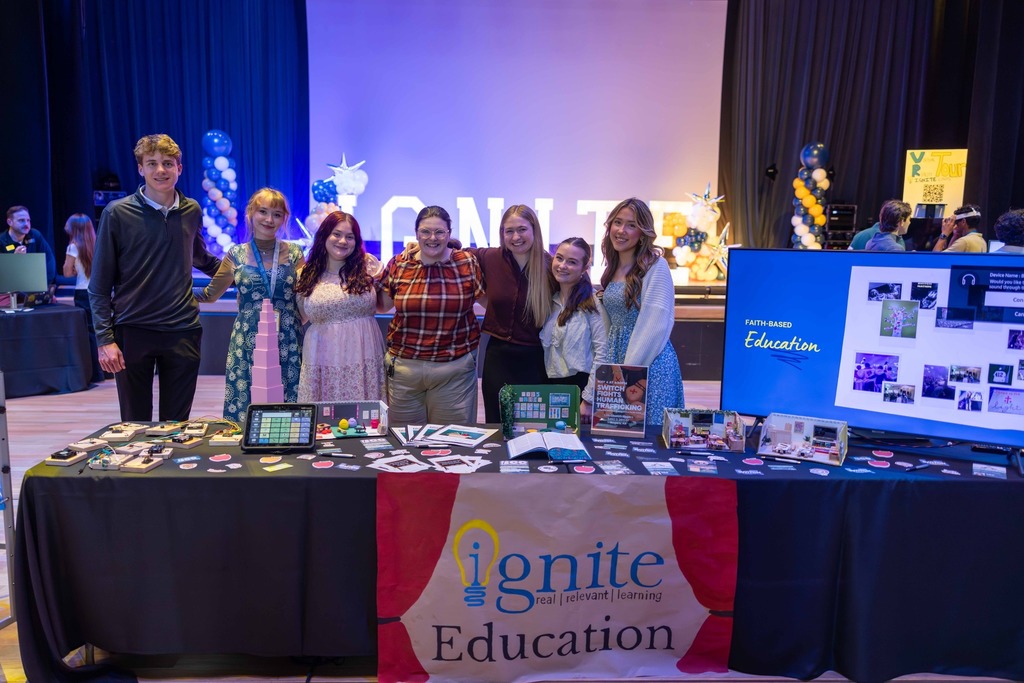 Students presenting at Ignite Summit