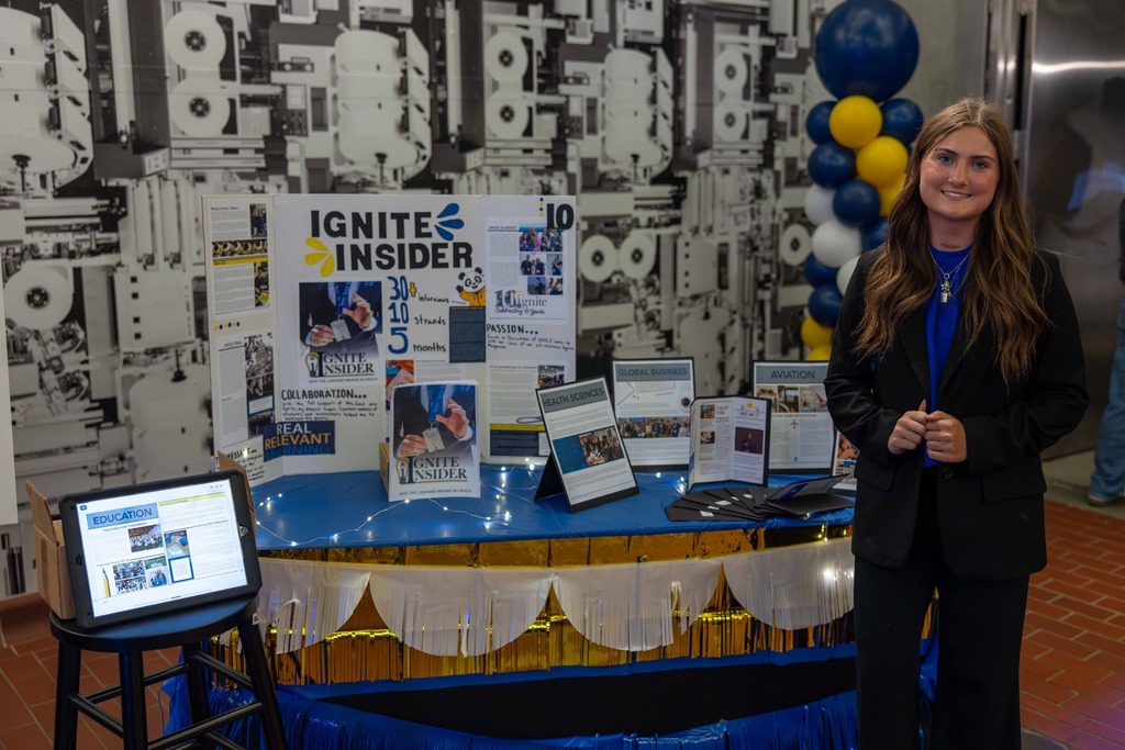 Student presenting at Ignite Summit