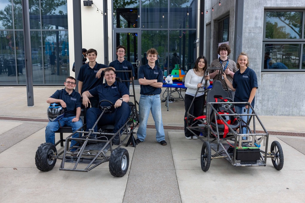 Students presenting at Ignite Summit