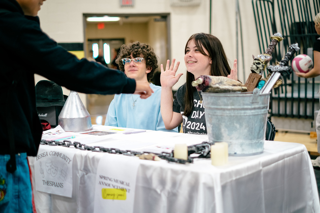 Students sign up for clubs at information booths