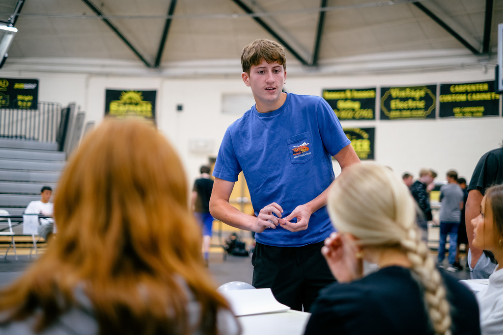 Students sign up for clubs at information booths