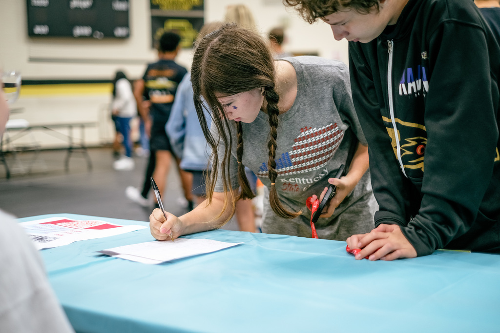 Students sign up for clubs at information booths
