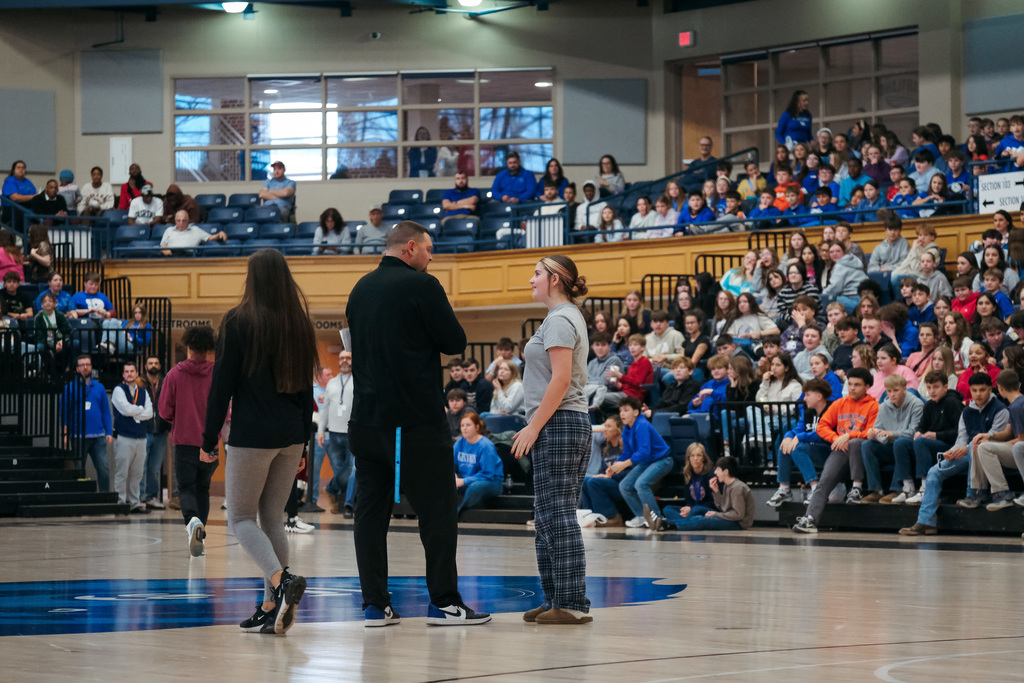 Middle School Attends Blue Christmas Basketball Game at Berea College