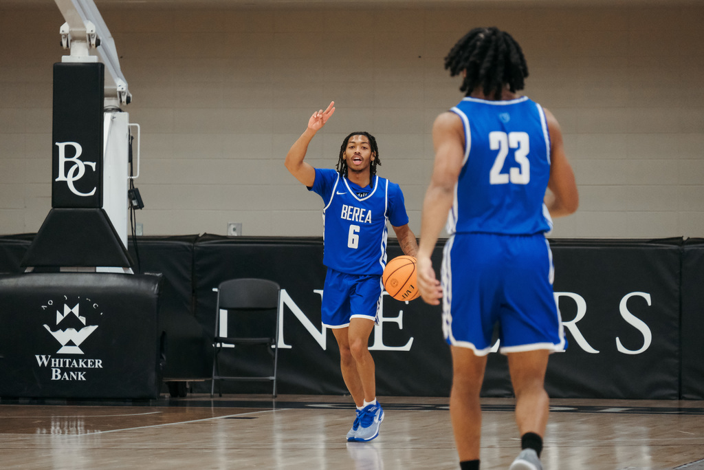 Middle School Attends Blue Christmas Basketball Game at Berea College