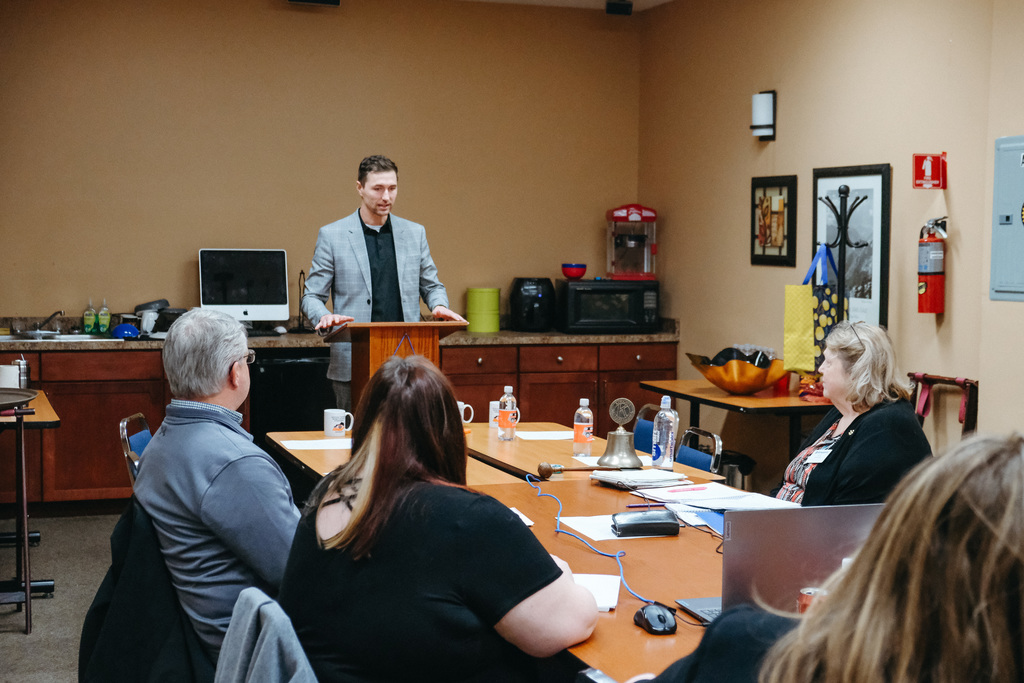 Dr. Neaves Meets with Berea Kiwanis Club