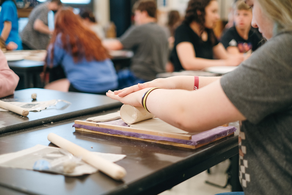 Berea College Student Craft Outreach in Middle School Art