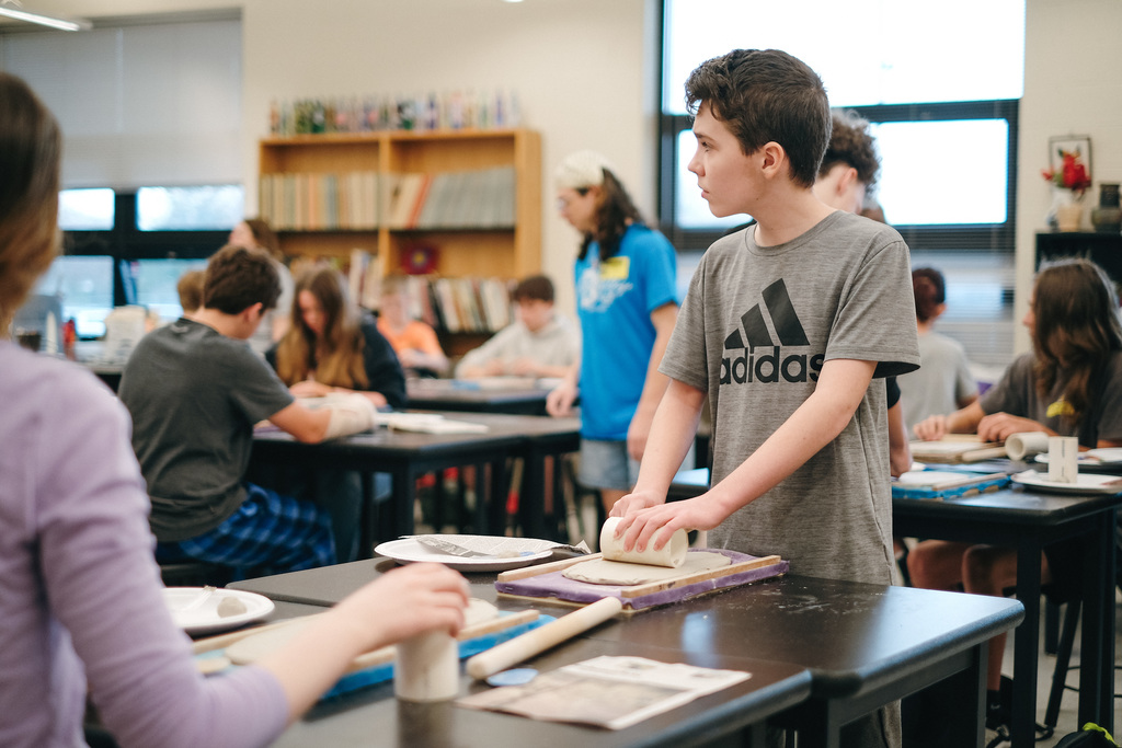 Berea College Student Craft Outreach in Middle School Art