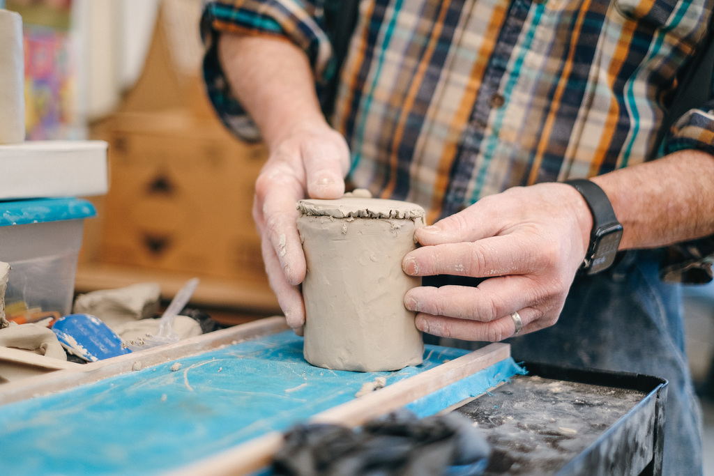 Berea College Student Craft Outreach in Middle School Art