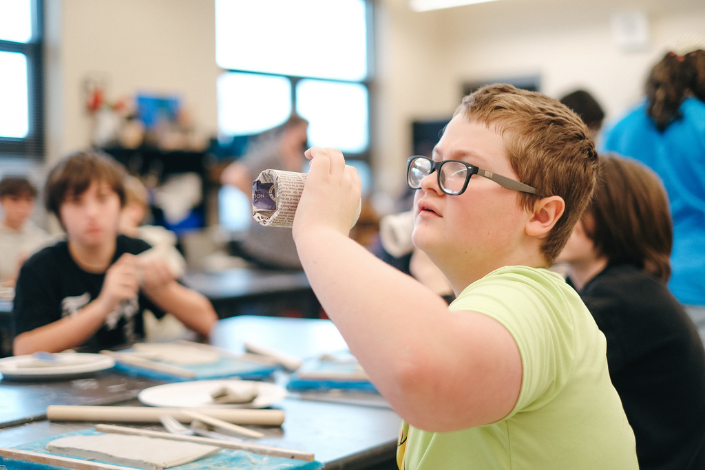 Berea College Student Craft Outreach in Middle School Art