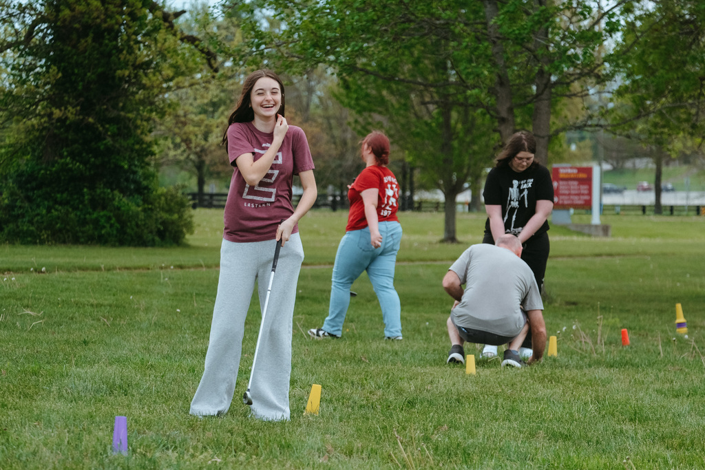 8th Graders play golf outside of school