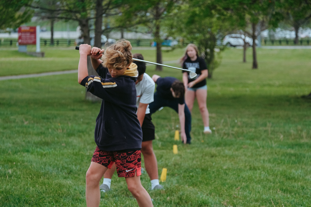 8th Graders play golf outside of school