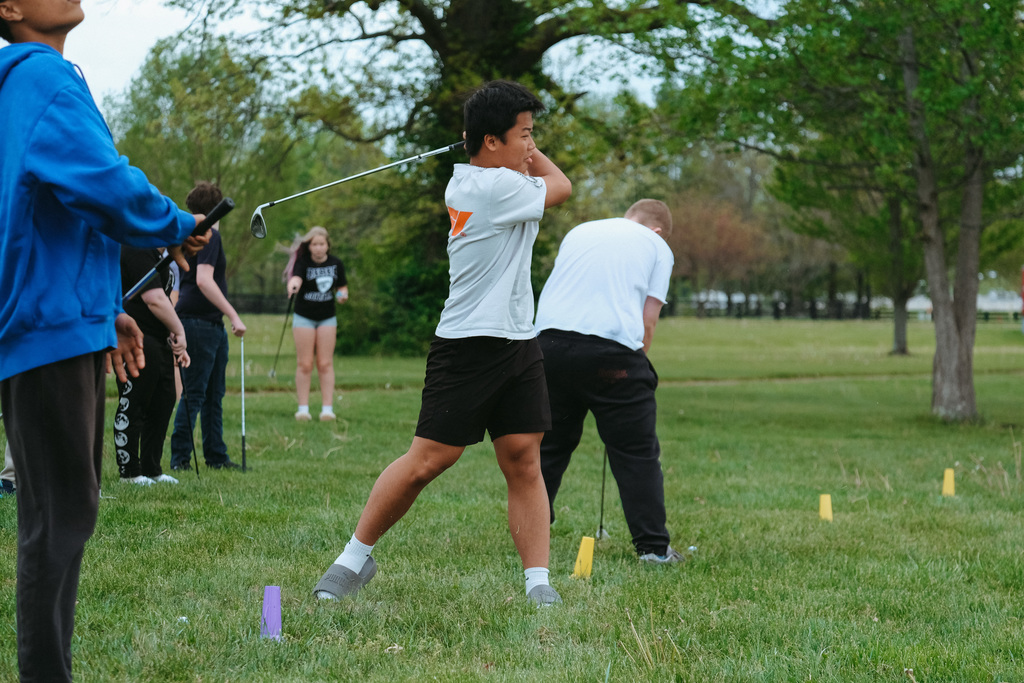 8th Graders play golf outside of school