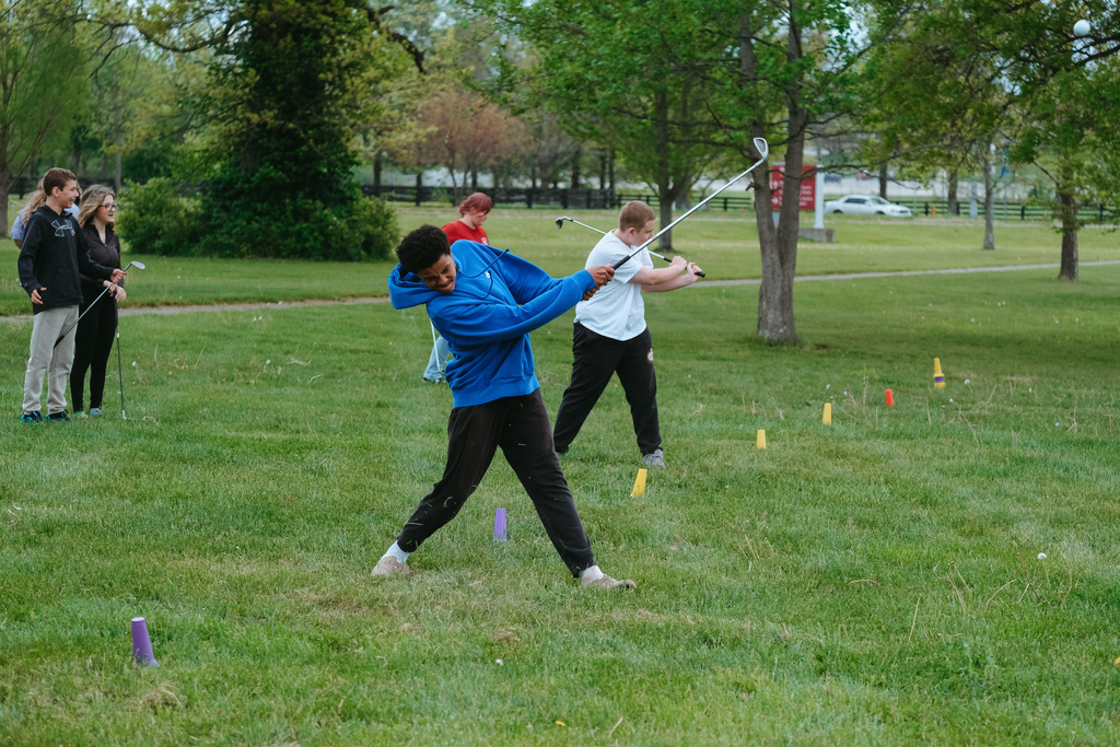 8th Graders play golf outside of school